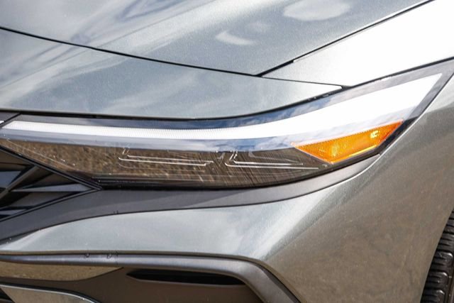 Certified 2025 Hyundai Elantra Sport FWD image 8