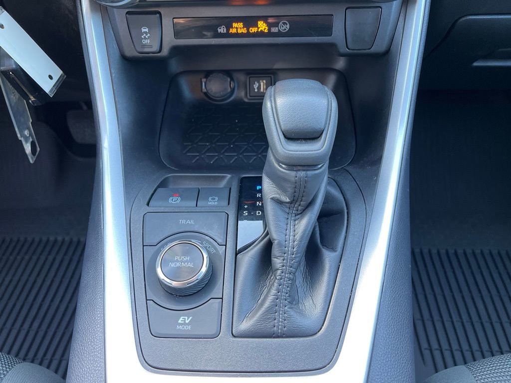 Used 2024 Toyota RAV4 LE image 16