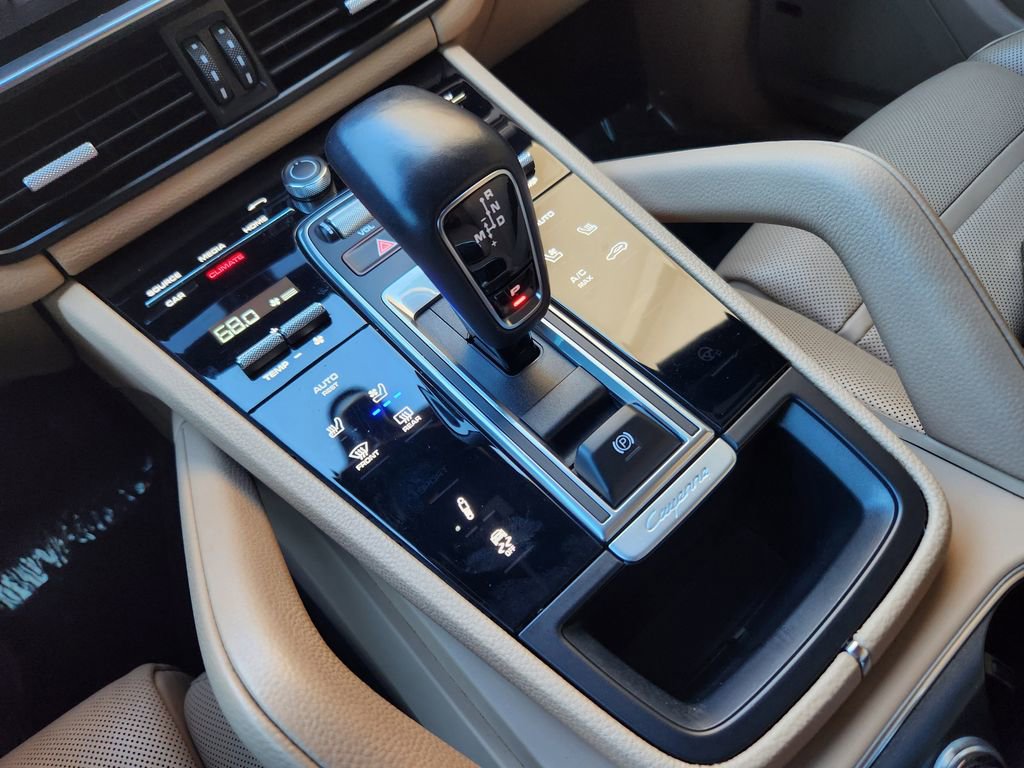 Used 2023 Porsche Cayenne Platinum Edition image 19