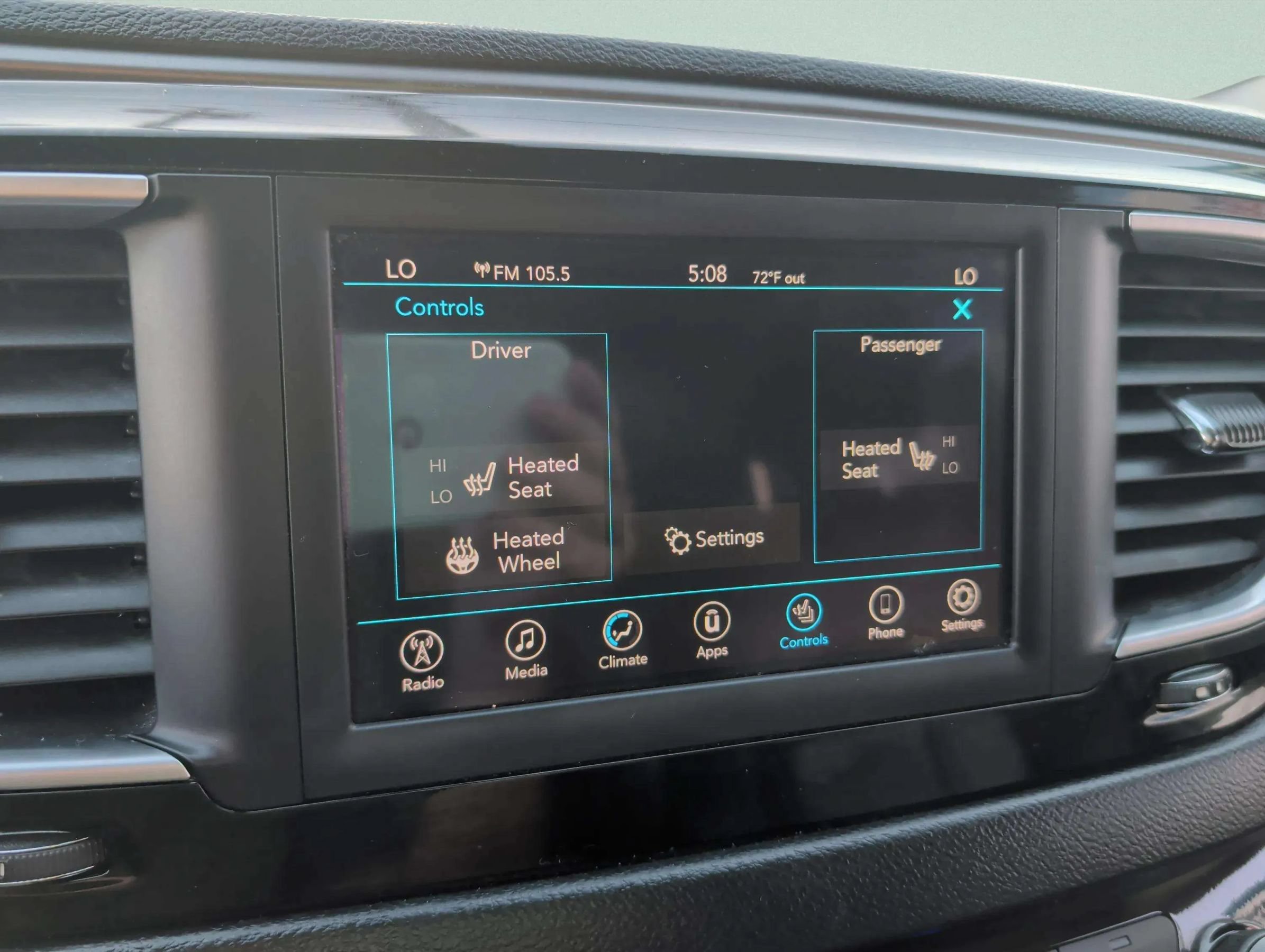 Used 2020 Chrysler Pacifica Touring-L FWD image 27