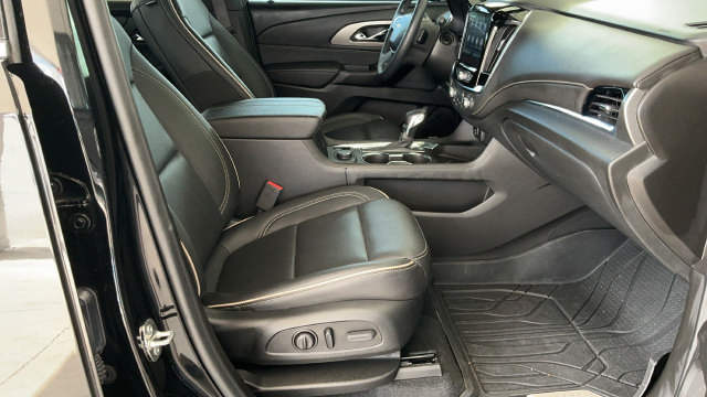 Used 2023 Chevrolet Traverse Premier FWD image 24