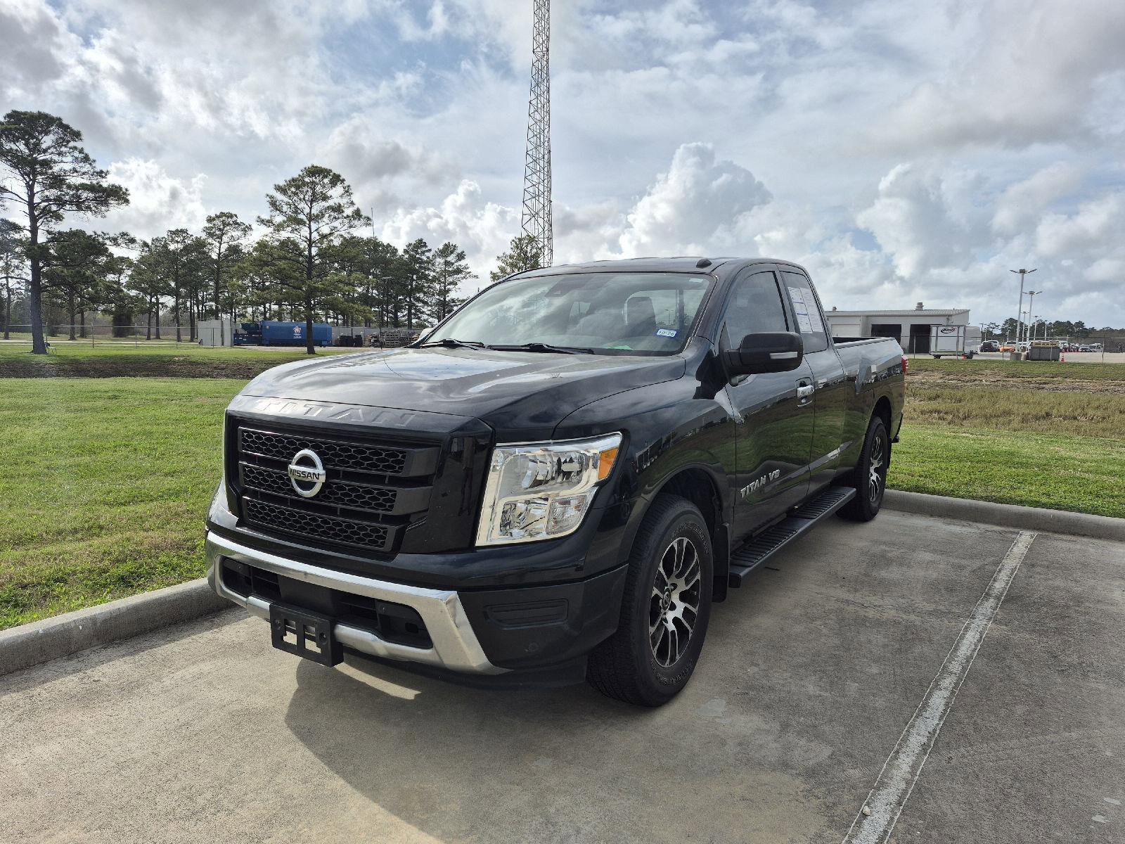 Used 2020 Nissan Titan SV w/ SV Convenience Package image 1