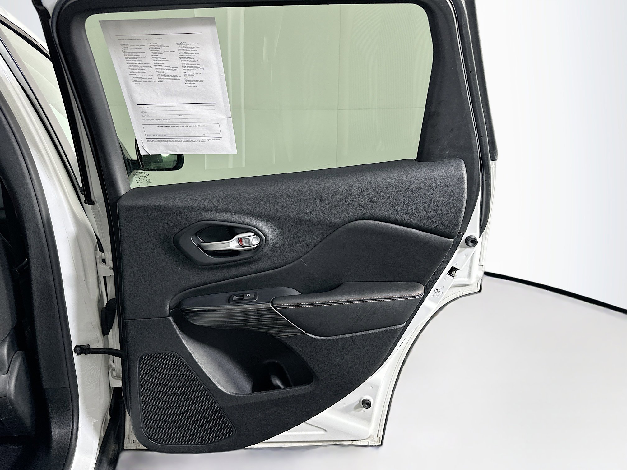 Used 2016 Jeep Cherokee 75th Anniversary image 28