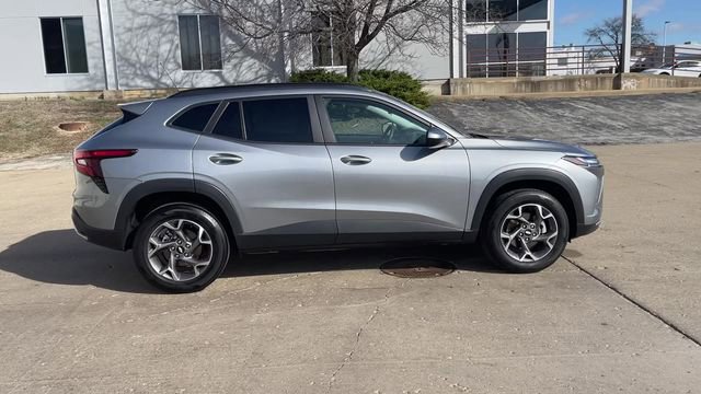 Used 2025 Chevrolet Trax LT image 9