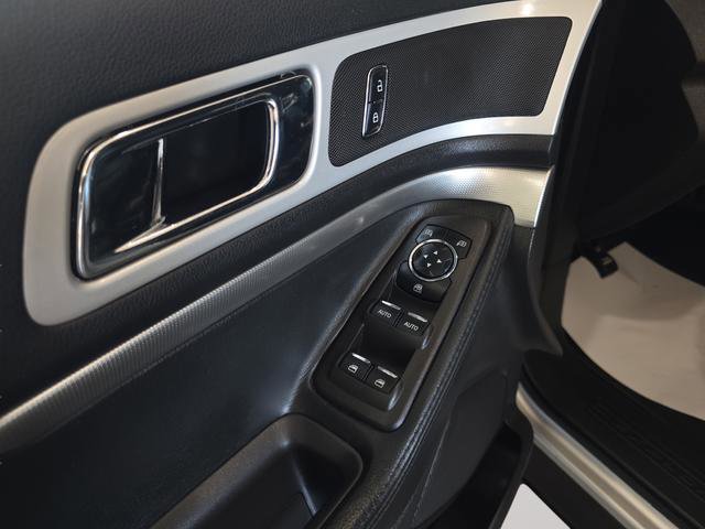 Used 2014 Ford Explorer XLT w/ Equipment Group 202A AWD/4WD image 11