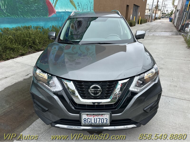 Used 2018 Nissan Rogue SV w/ Premium Package FWD image 2