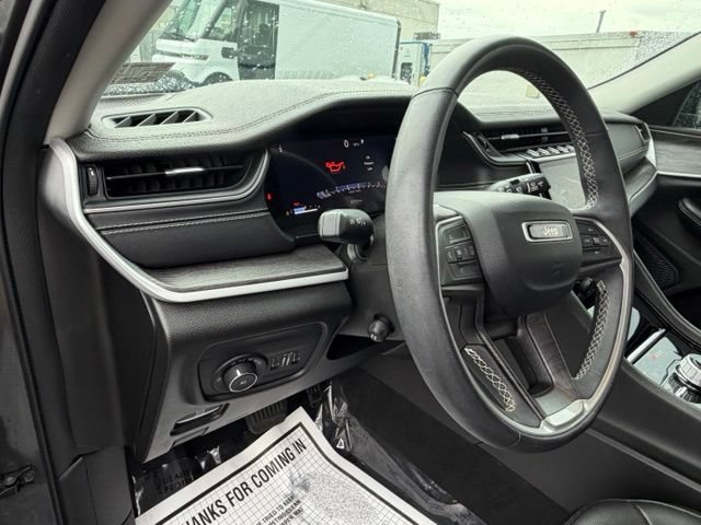 Used 2023 Jeep Grand Cherokee L Limited w/ Luxury Tech Group II AWD/4WD image 35