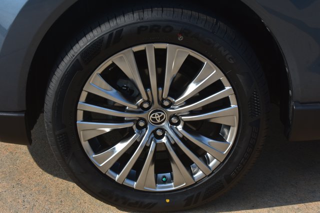 Used 2021 Toyota Venza XLE AWD/4WD image 11