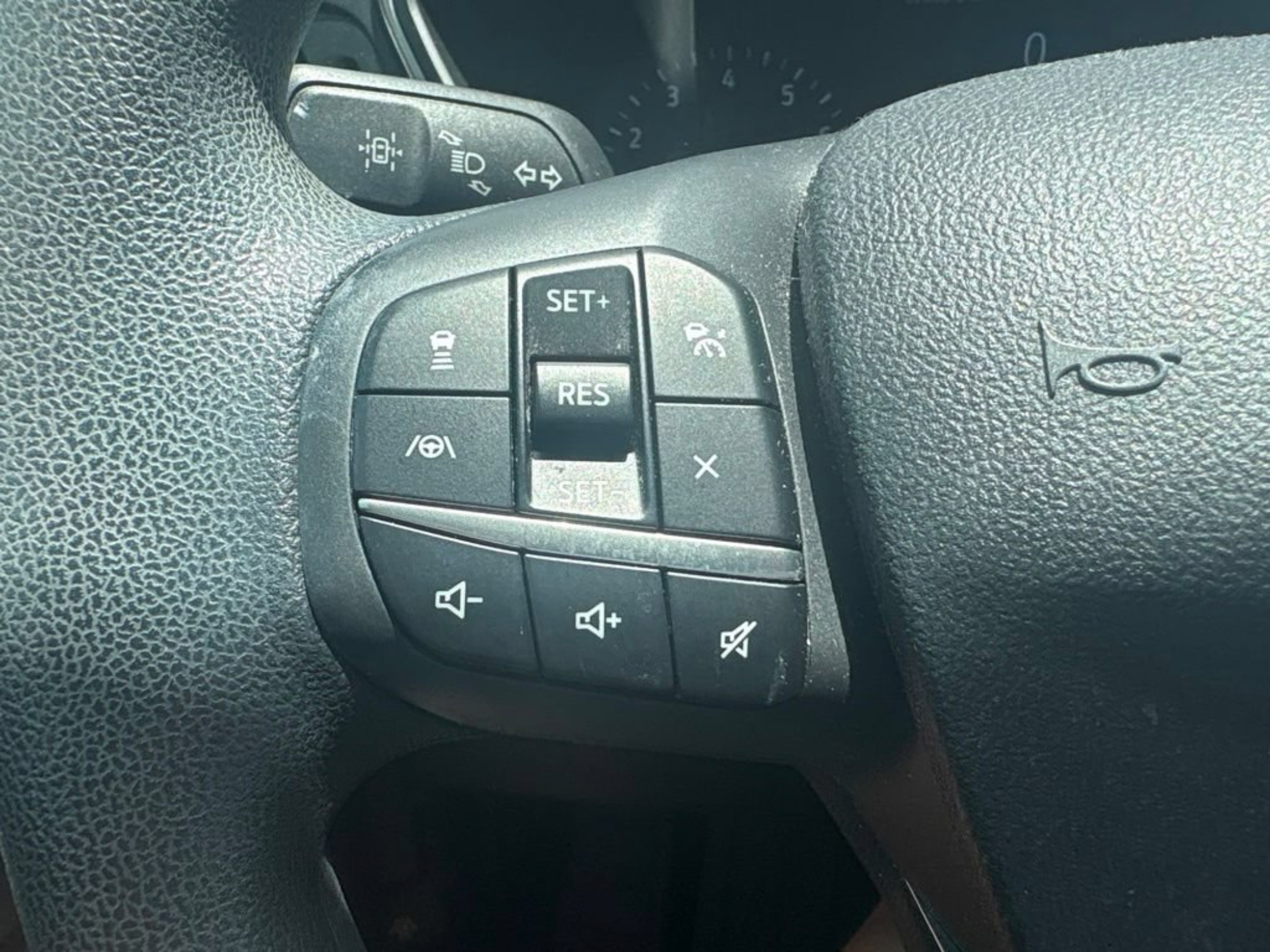 Used 2021 Ford Escape SE w/ SE Sport Appearance Package FWD image 9