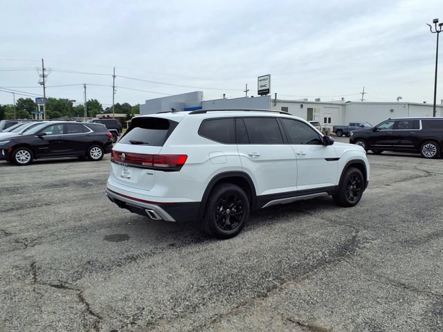 Used 2025 Volkswagen Atlas Peak Edition SE AWD/4WD image 21