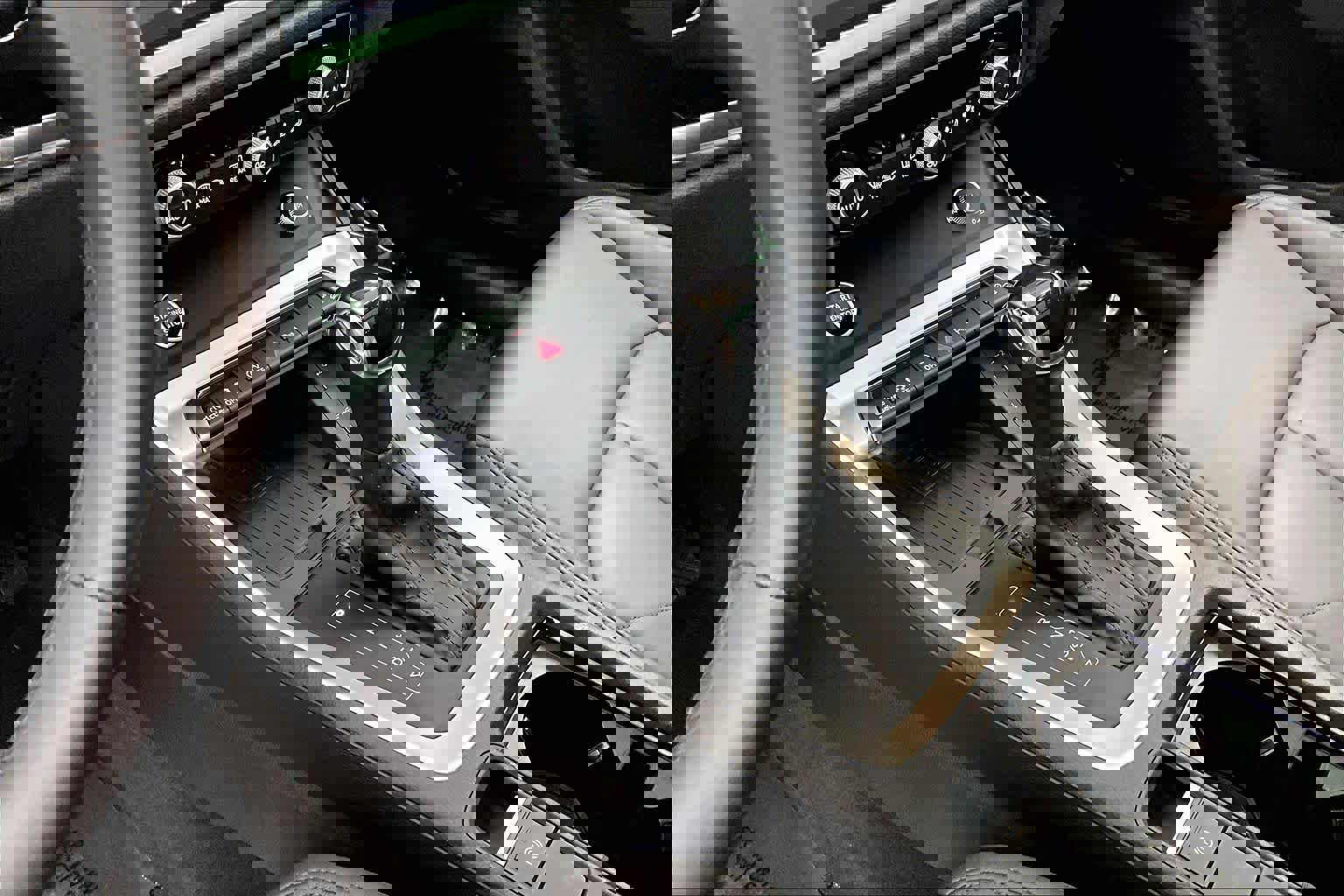 Certified 2025 Audi Q3 2.0T Premium w/ Convenience Package AWD/4WD image 17