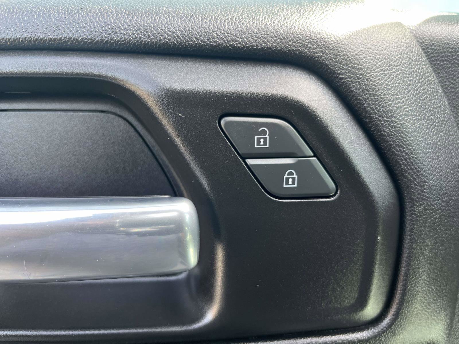 Used 2019 Chevrolet Silverado 1500 Custom Trail Boss w/ Custom Convenience Package image 10