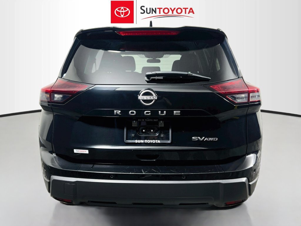 Used 2024 Nissan Rogue SV AWD/4WD image 4