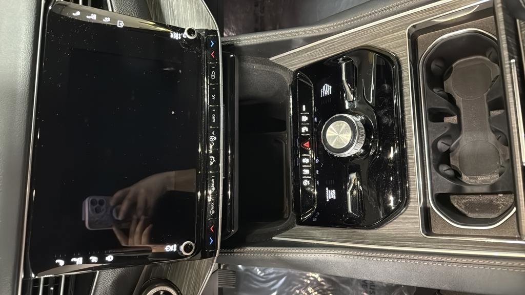 Used 2024 Jeep Wagoneer L Series III w/ Flexible Seating Group image 28