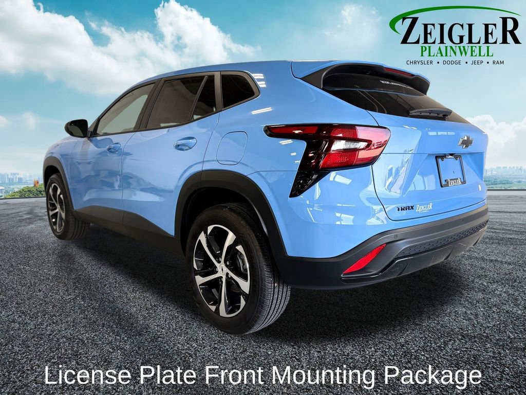Used 2024 Chevrolet Trax RS w/ Driver Confidence Package image 3