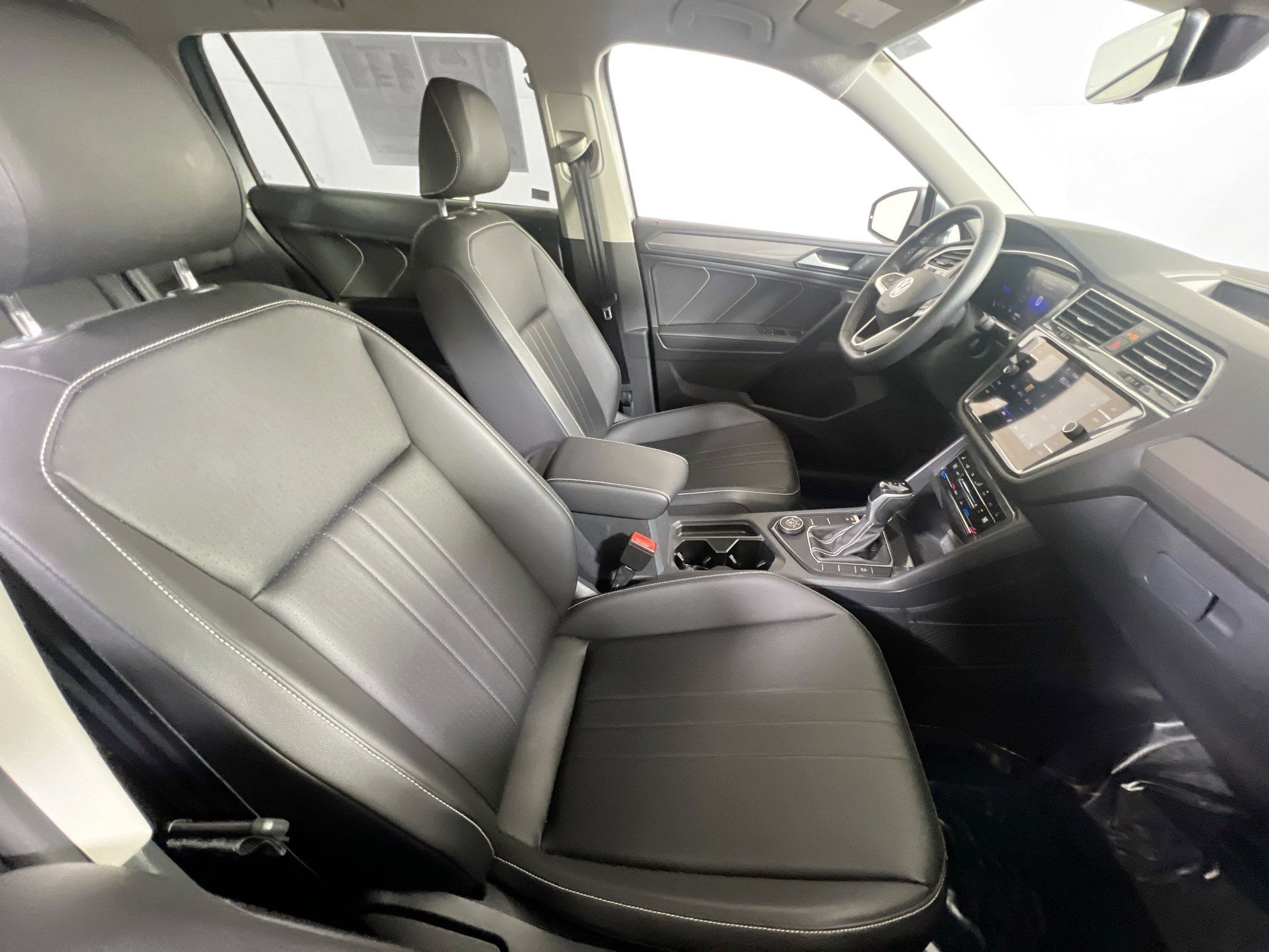 Used 2022 Volkswagen Tiguan SE AWD/4WD image 26