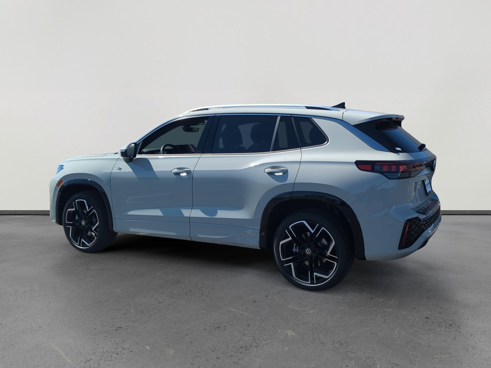 New 2026 Volkswagen Tiguan SEL R-Line image 3