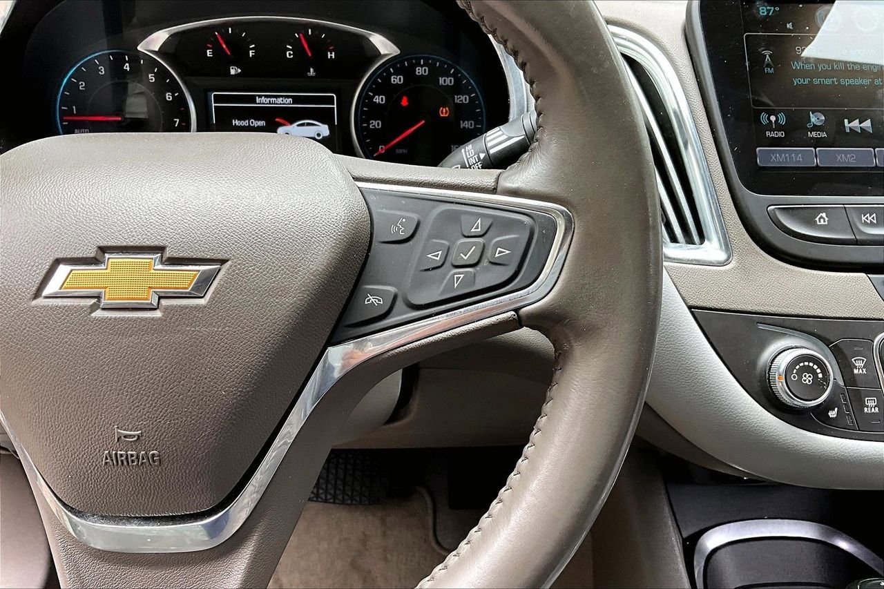Used 2018 Chevrolet Malibu LT w/ Leather Package FWD image 11