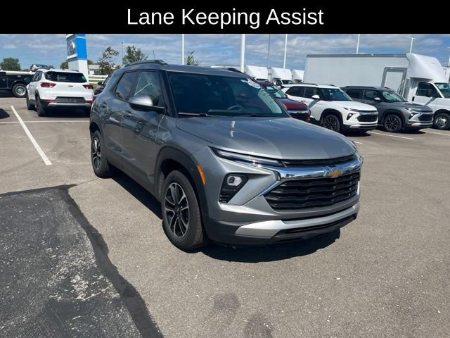 Used 2025 Chevrolet TrailBlazer LT AWD/4WD image 3