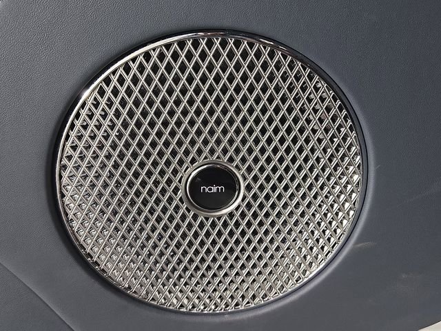 Used 2023 Bentley Bentayga Plug-In Hybrid image 28