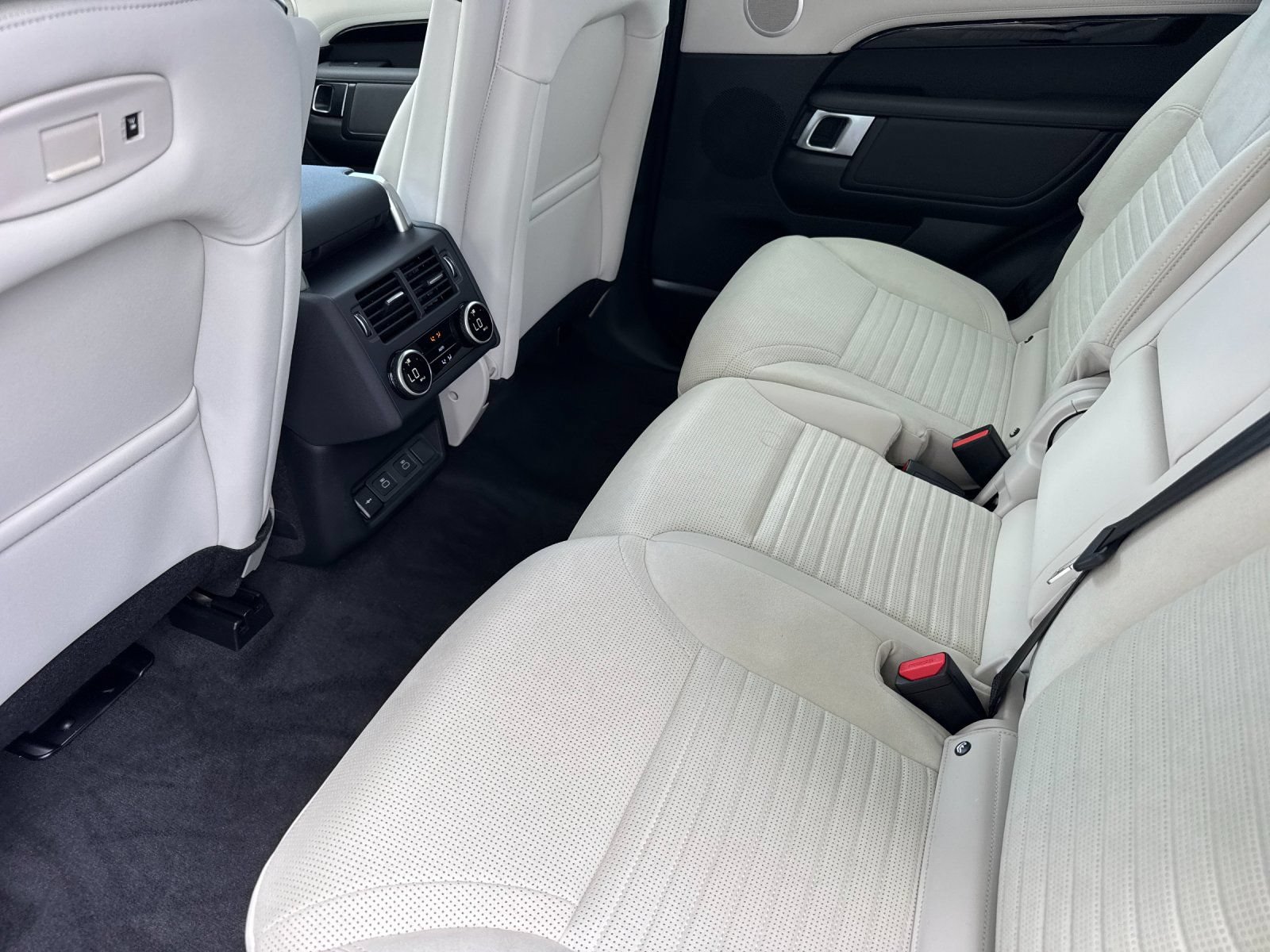 New 2026 Land Rover Discovery S AWD/4WD image 12