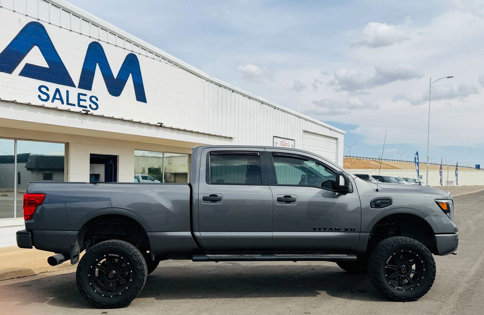 Used 2019 Nissan Titan SV w/ SV Convenience Package AWD/4WD image 4