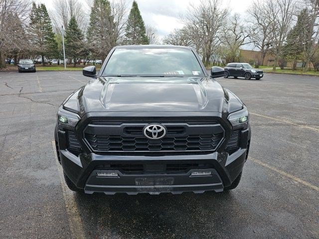 Used 2024 Toyota Tacoma TRD Off-Road AWD/4WD image 9