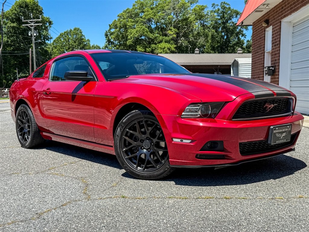 Used 2013 Ford Mustang Coupe RWD image 25