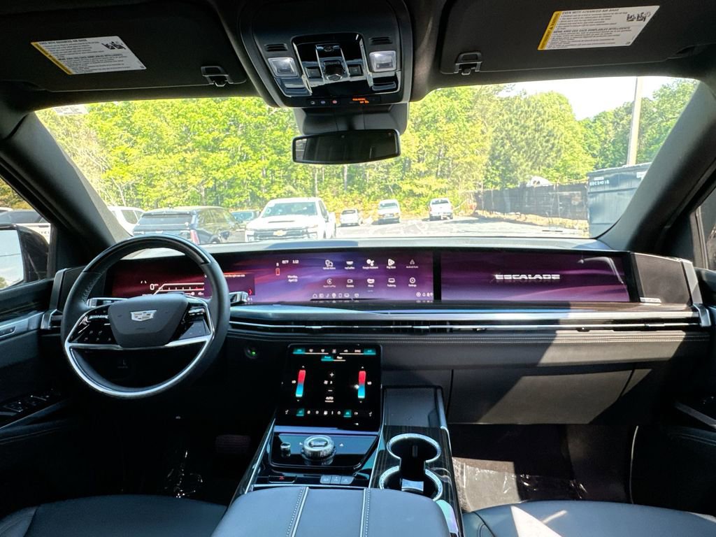 Used 2025 Cadillac Escalade ESV Luxury image 31