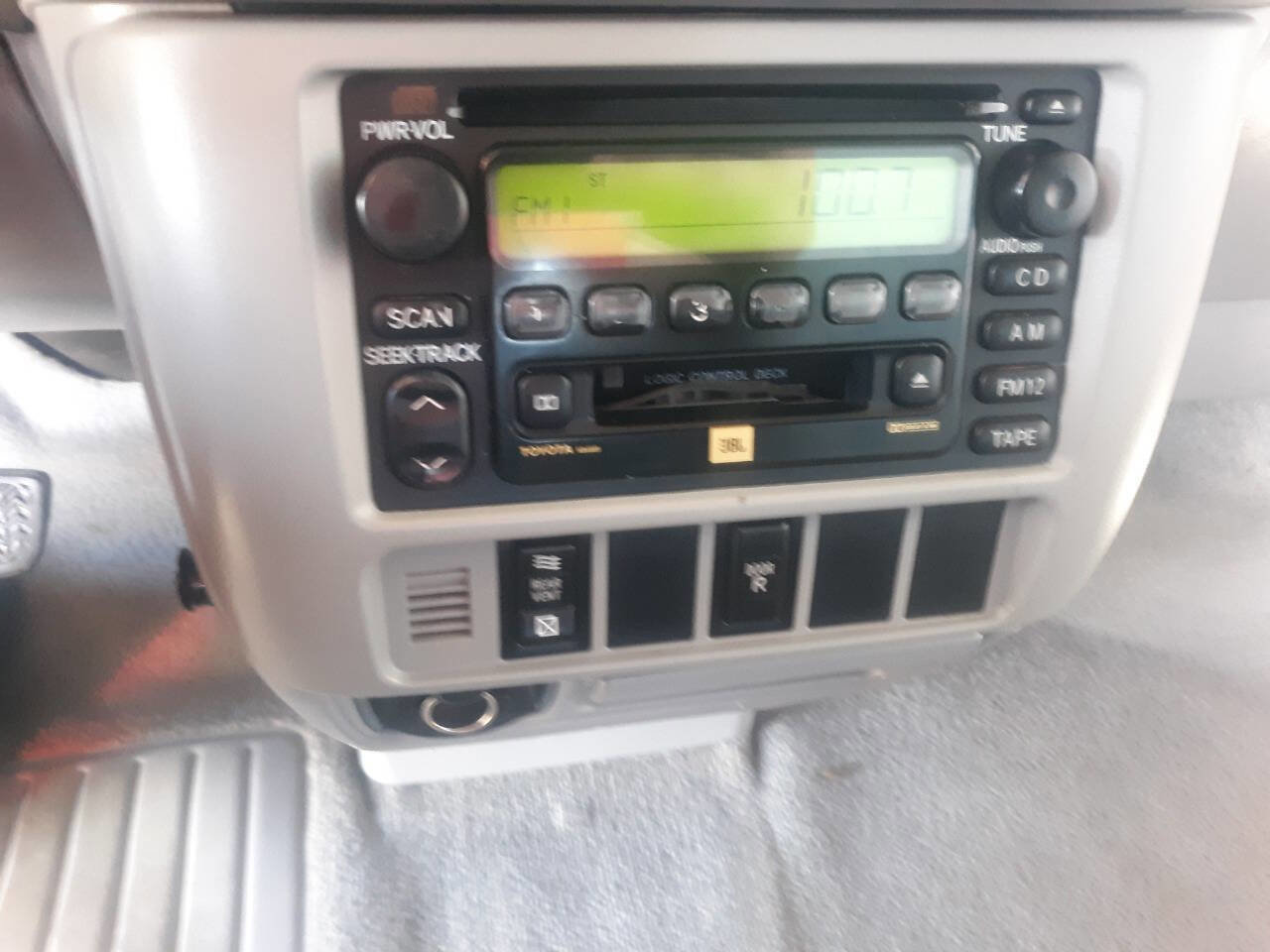 Used 2003 Toyota Sienna LE FWD image 22