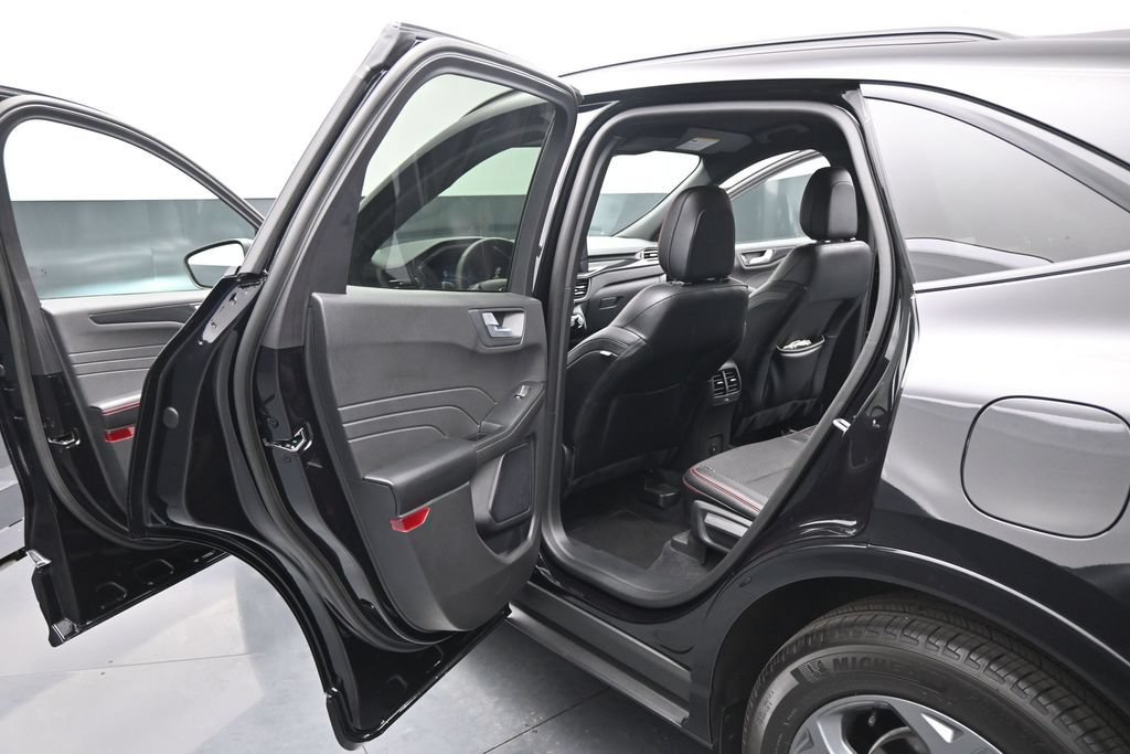 Certified 2023 Ford Escape ST-Line w/ Tech Pack #1 FWD image 17
