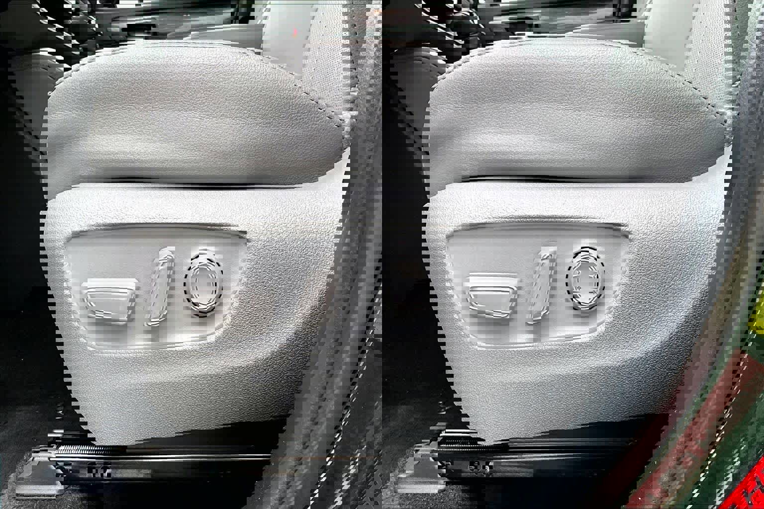 Used 2024 Toyota Highlander Limited image 35