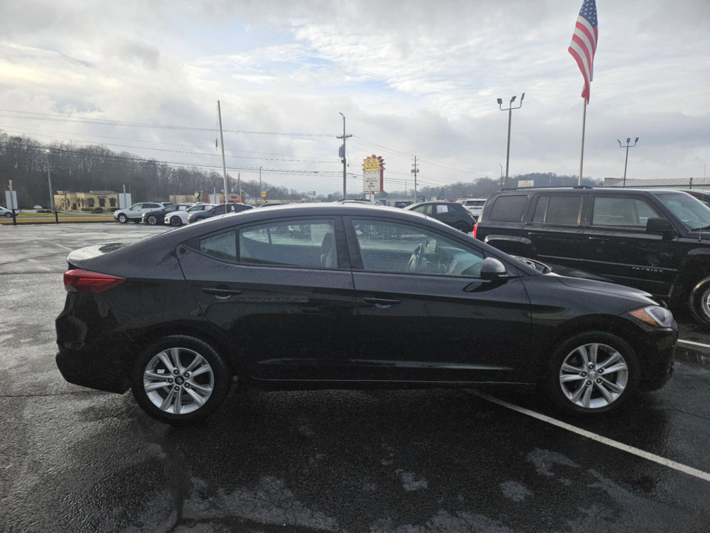 Used 2017 Hyundai Elantra SE image 3