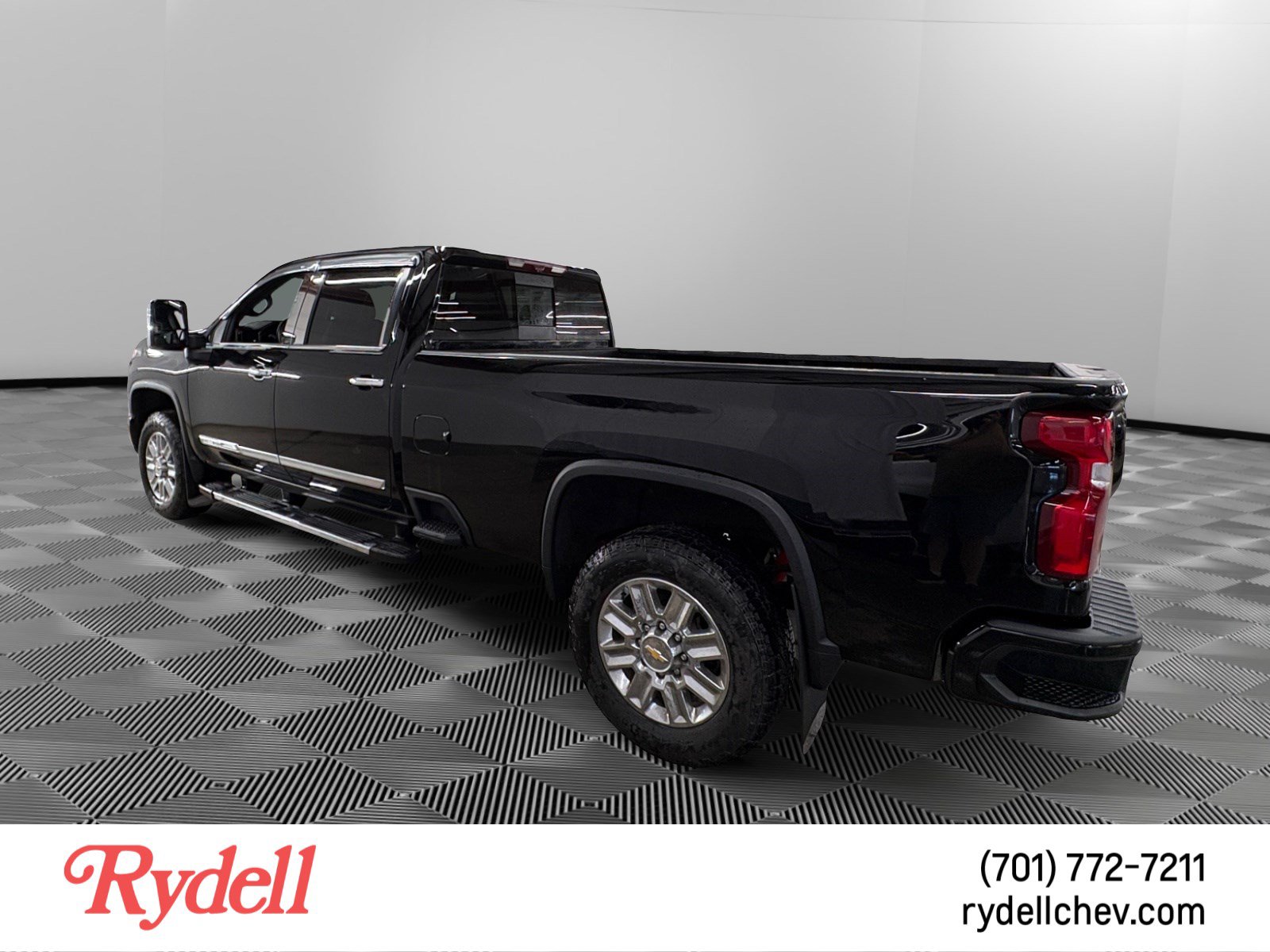 Used 2024 Chevrolet Silverado 3500 High Country w/ High Country Premium Package AWD/4WD image 3