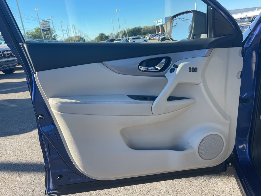 Used 2020 Nissan Rogue Sport SL w/ Premium Package image 29