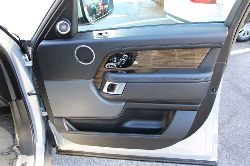 Used 2019 Land Rover Range Rover Supercharged image 18