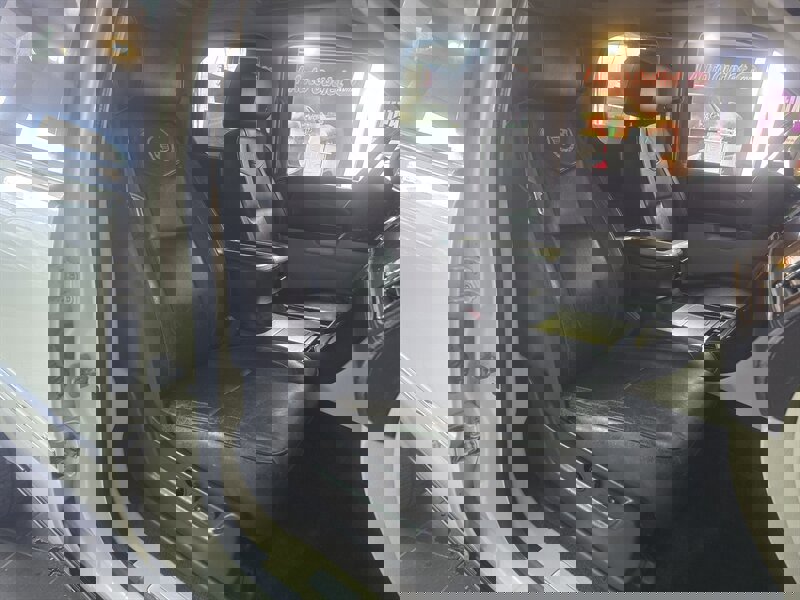 Used 2012 Cadillac Escalade Platinum image 17