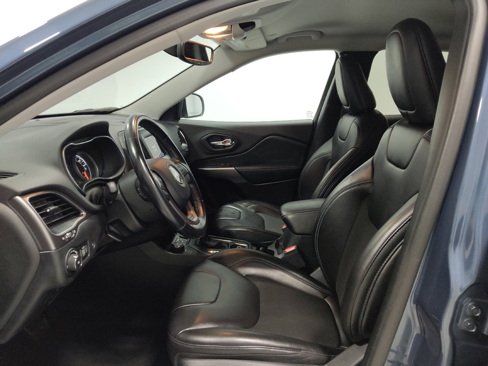 Used 2020 Jeep Cherokee Latitude Plus w/ Comfort/Convenience Group AWD/4WD image 17