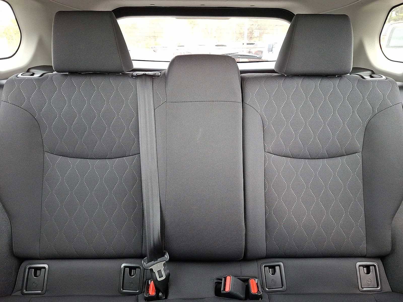 Used 2025 Toyota Corolla Cross LE image 14