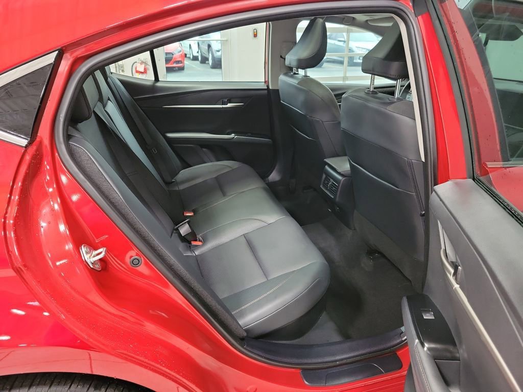 Used 2025 Toyota Camry XLE image 3