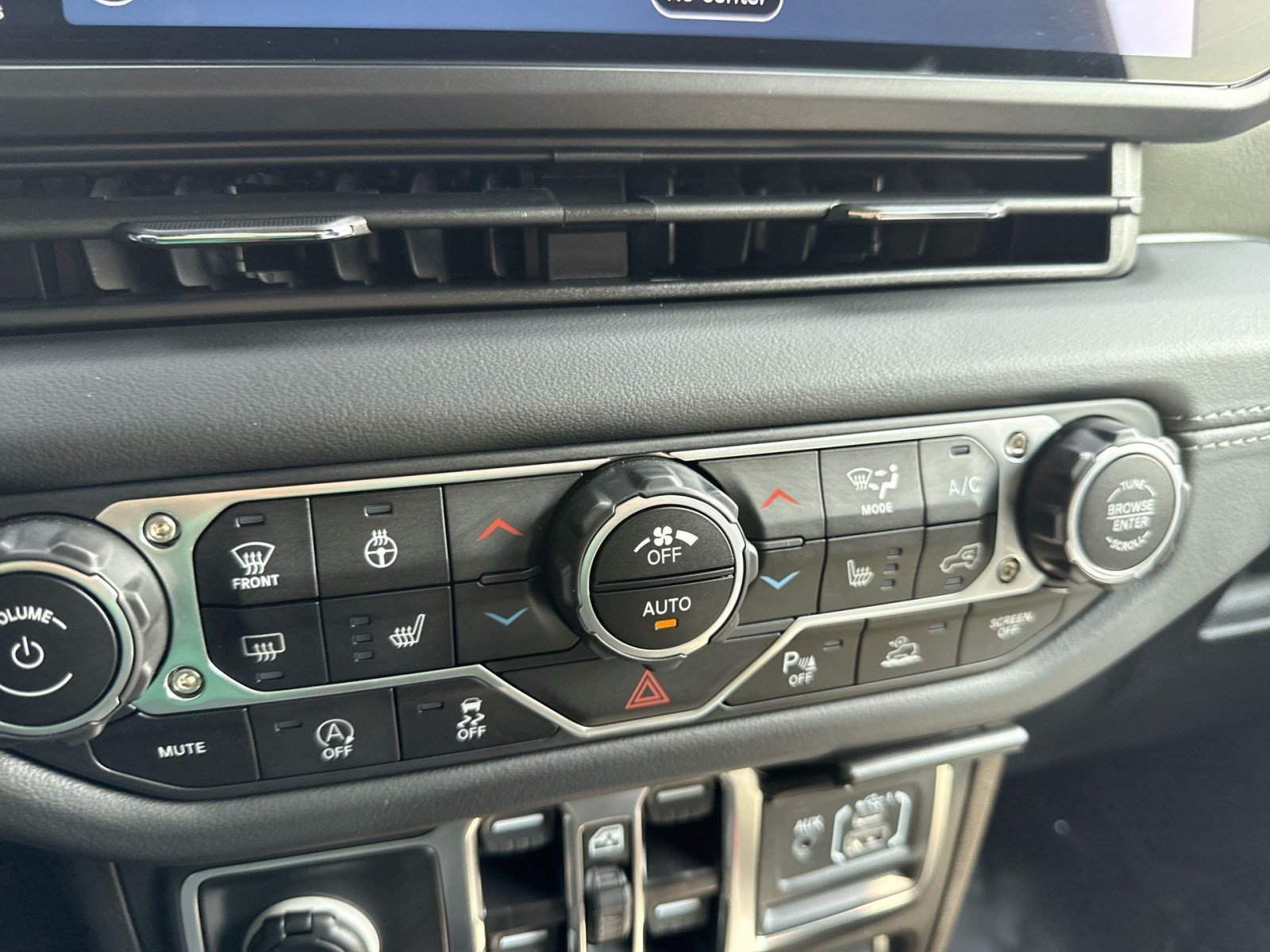 Used 2025 Jeep Gladiator Mojave AWD/4WD image 20