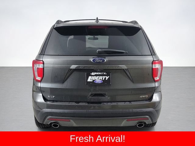 Used 2017 Ford Explorer XLT w/ Equipment Group 202A AWD/4WD image 4