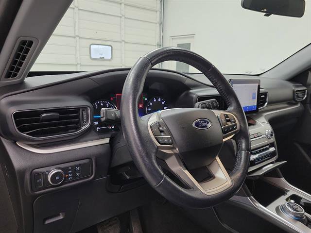 Used 2021 Ford Explorer XLT w/ Equipment Group 202A AWD/4WD image 21