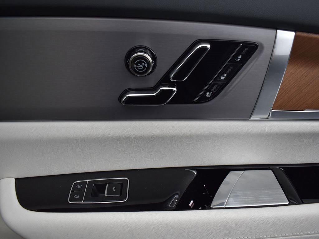 New 2026 Cadillac Vistiq Luxury w/ LPO, Floor Liner Package image 40