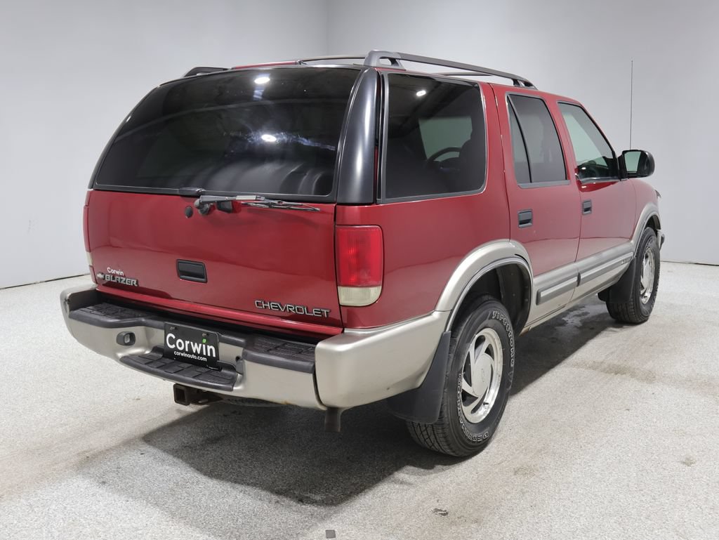Used 2000 Chevrolet Blazer LT w/ Cold-Climate Pkg AWD/4WD image 2