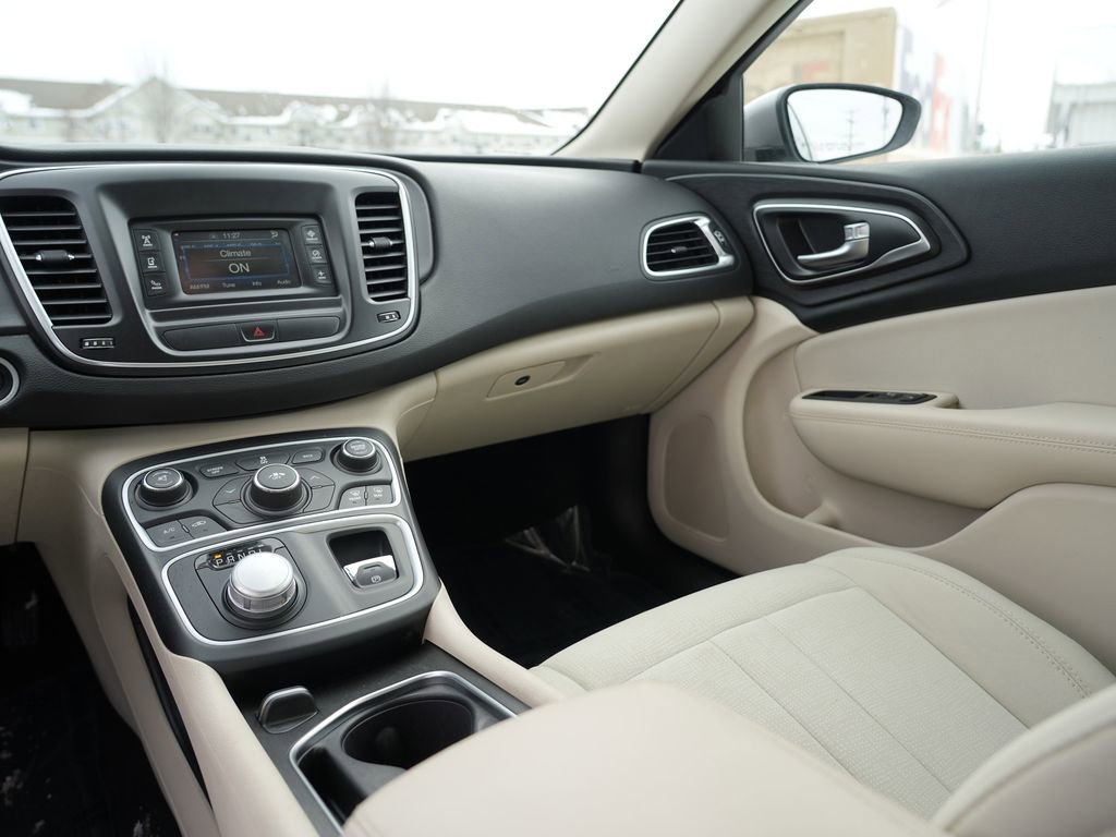 Used 2015 Chrysler 200 Limited FWD image 32