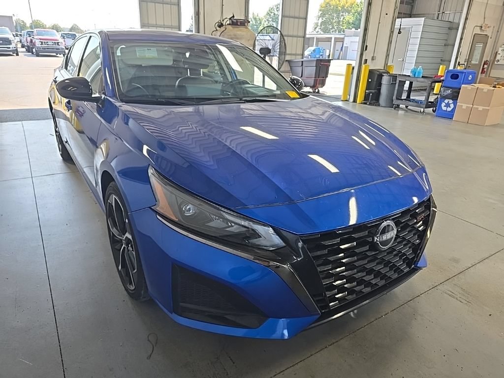 Used 2025 Nissan Altima 2.5 SR w/ SR Premium Package FWD image 1