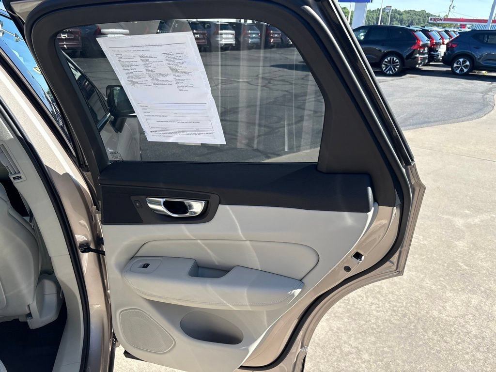Certified 2025 Volvo XC60 T8 Ultra AWD/4WD image 37