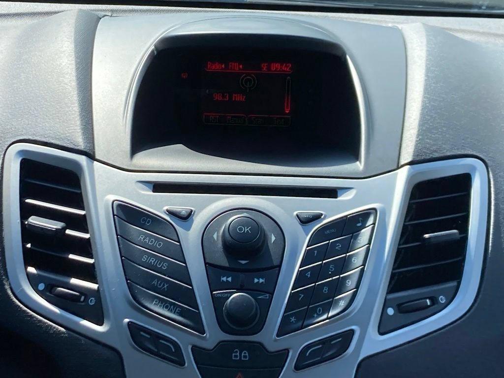Used 2013 Ford Fiesta SE FWD image 11