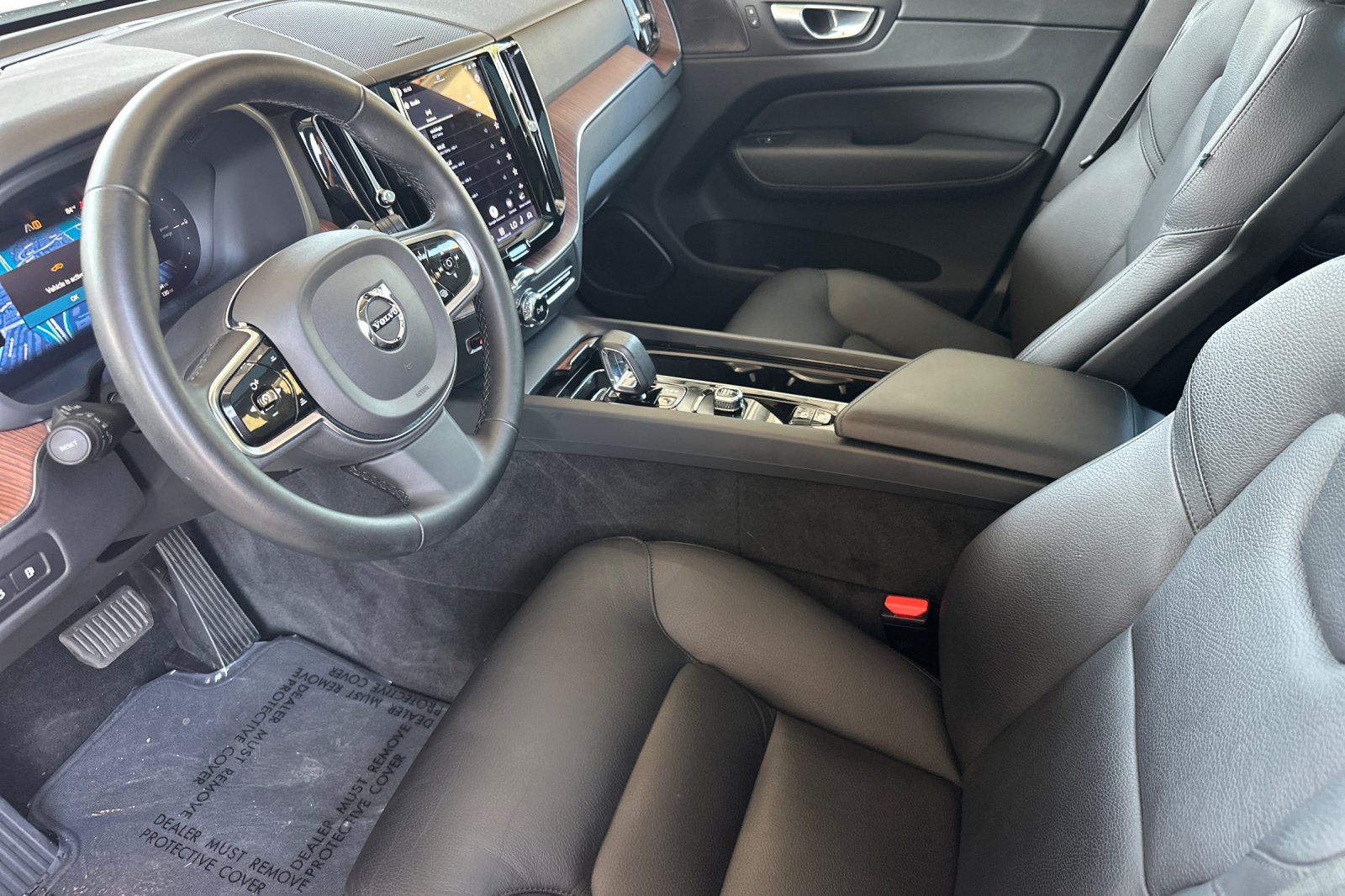 Certified 2023 Volvo XC60 T8 Plus AWD/4WD image 10